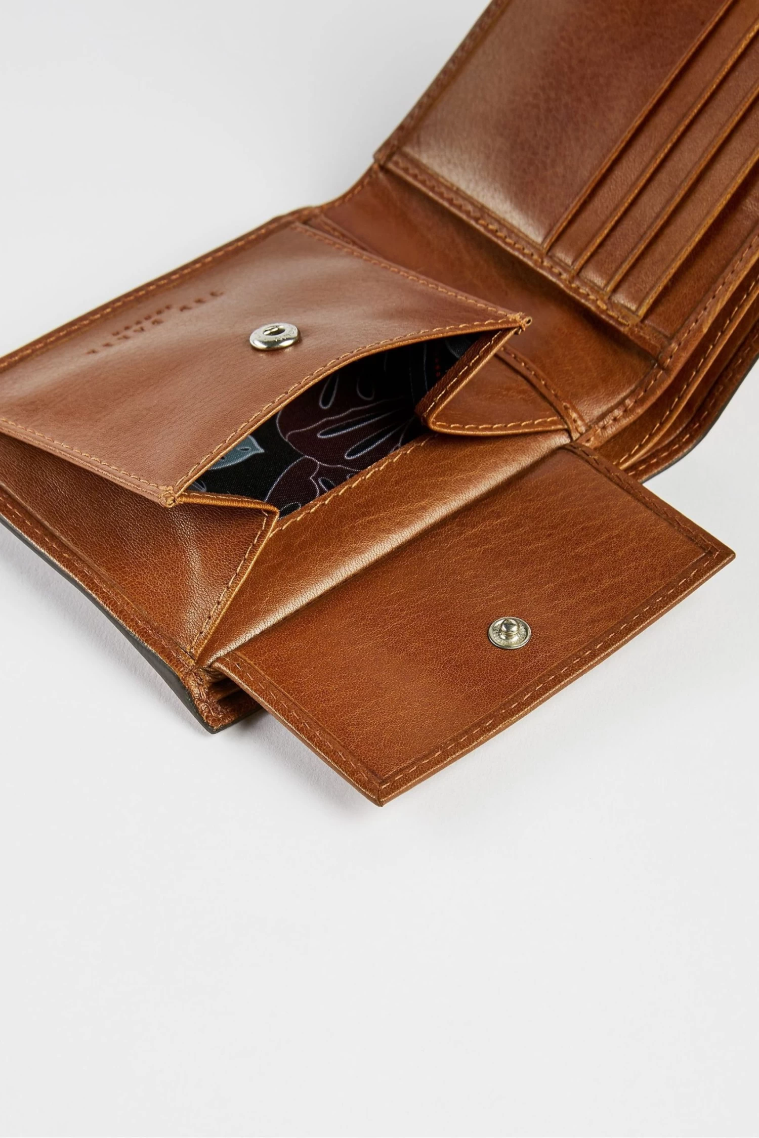 Ted Baker Prug Embossed Corner Leather Bifold Wallet With Coin - Image 4