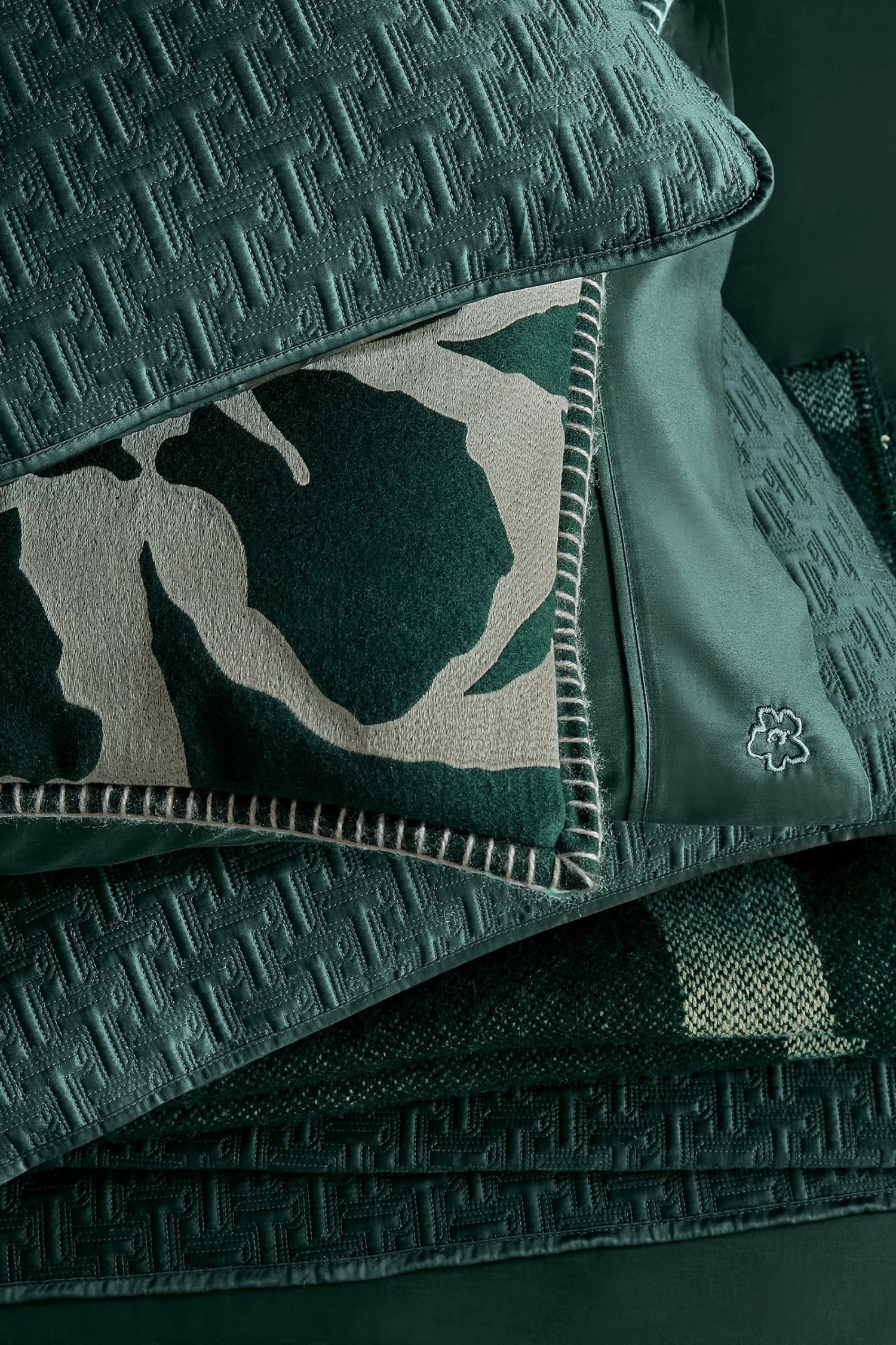 Ted Baker Magnolia 100% Pure New Wool Oversized Throw - Image 3