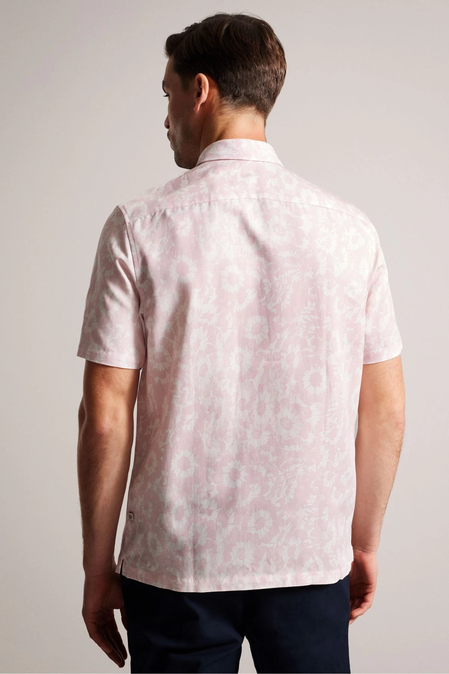 Ted Baker Pink Flaisby Short Sleeved Linen Blend Floral Print Shirt - Image 2