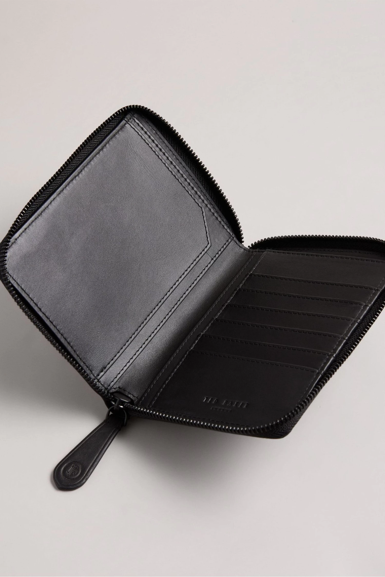 Ted Baker Tobery Black House Check Leather Travel Set - Image 2