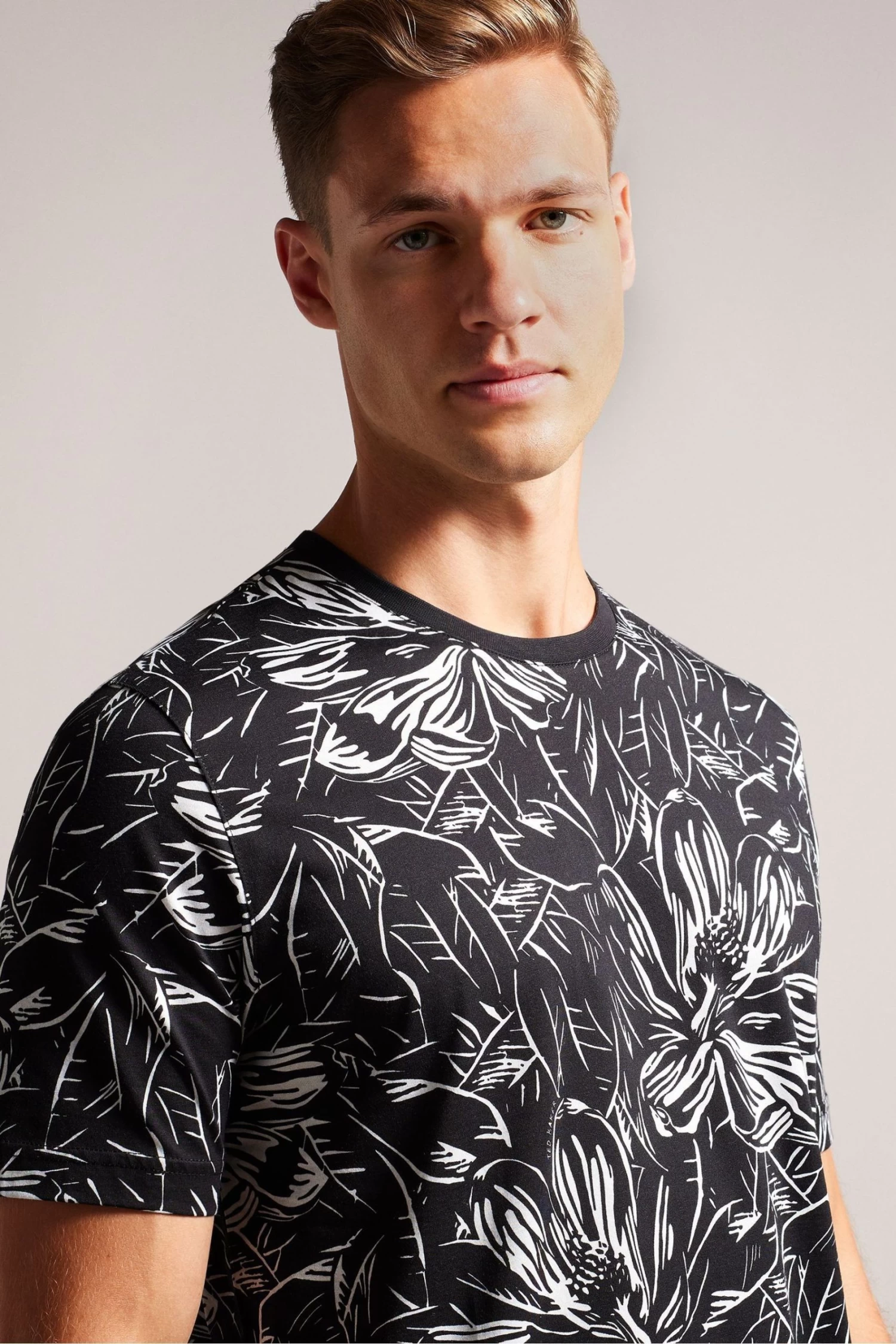 Ted Baker Vennel Black Short Sleeved Printed T-Shirt - Image 4